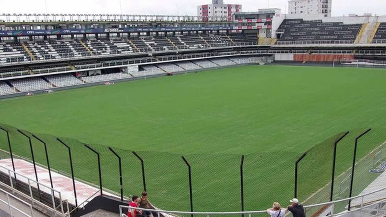 Clubes à frente do tempo, torcidas de Santos e Paraná aderem isolamento há 30 anos