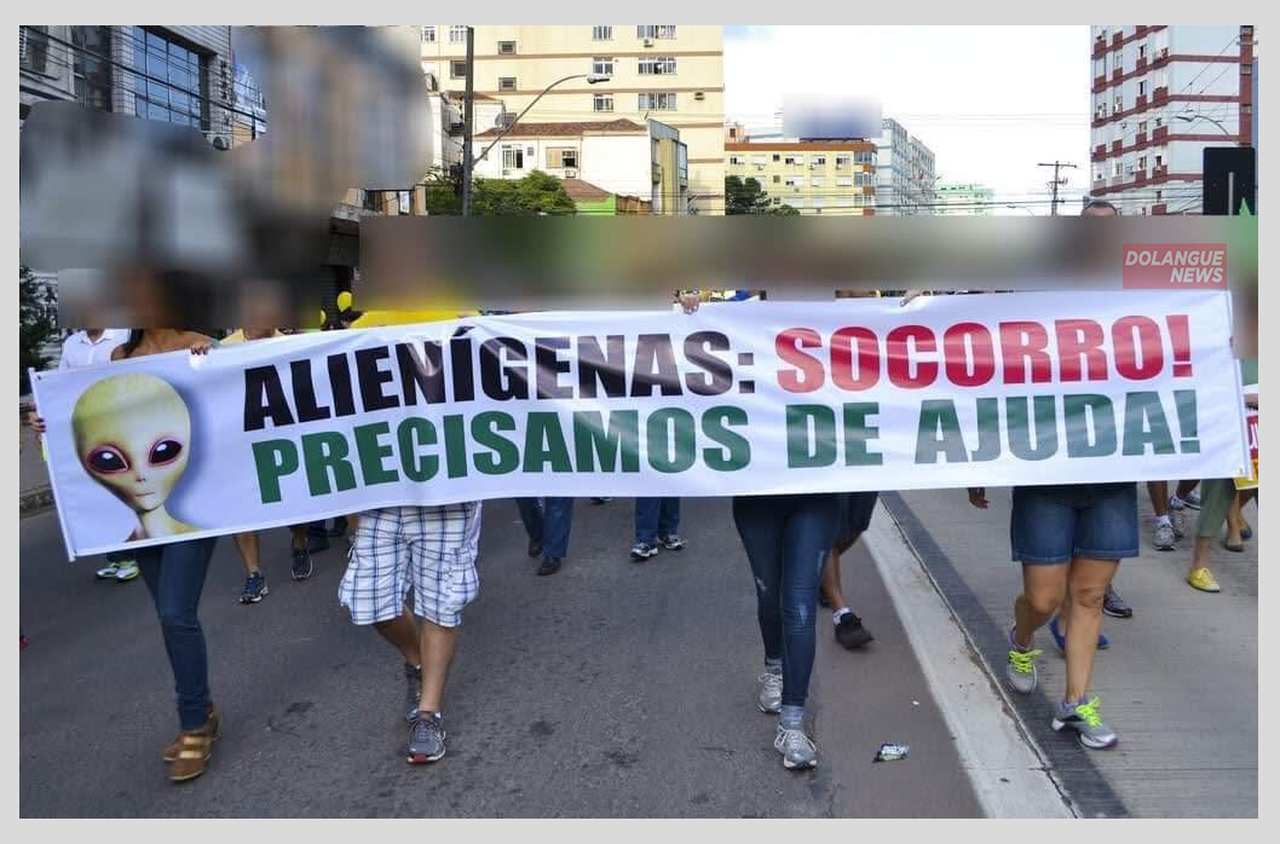 Jovens cansados pedem intervenção alienígena em passeata e a volta do RBD