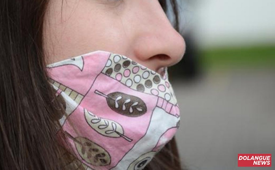 89% das pessoas que usam máscara só na boca são cornas, aponta OMS